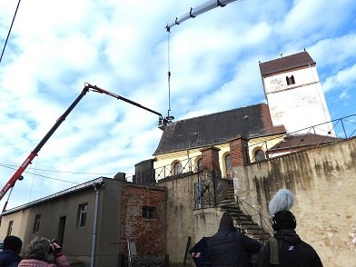 Nest wird montiert .JPG